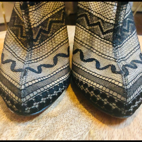 ❌SOLD❌Lace Louboutins - Picture 2 of 8